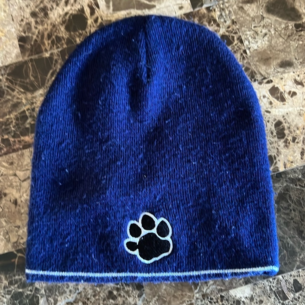 Youth winter hat with paw print